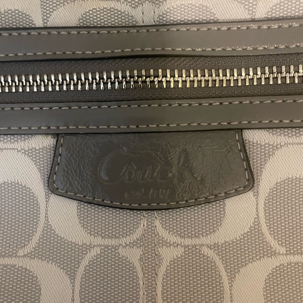 GUC Coach Shoulder Bag - Picture 13 of 14